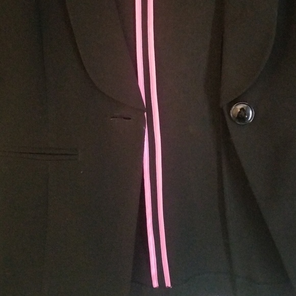 One button - Picture 3 of 3